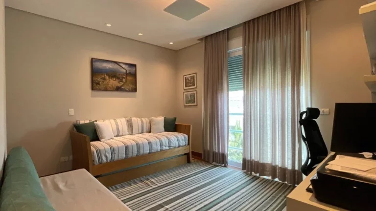 Imagem Imperdível casa em condomínio de luxo no Residencial Tamboré 10 em Santana de Parnaíba-SP: 4 quartos, 4 suítes, 5 banheiros, 4 vagas, 566m²!