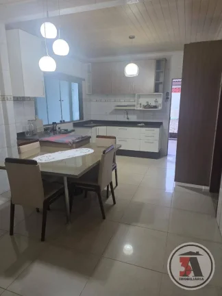 Imagem Casa 4/4 com Piscina Zona Sul