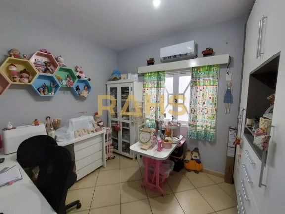 Imagem Casa Plana em rua calma no Costa e Silva, 468 m² de terreno e 270 m² de área construída. Excelen...