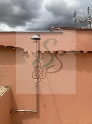 Imagem Venda de casa no Jardim Santa Lúcia, Campinas. 3 dormitórios com ventilador, sala com ventilador, 2 banheiros sendo 1 com box, 2 cozinhas sendo 1 com