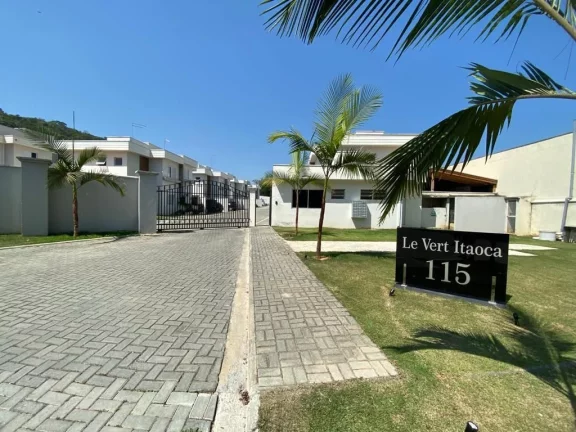 Imagem Sobrado com 3 dormitórios à venda, 89 m² por R$ 685.000,00 - Itaoca - Guararema/SP