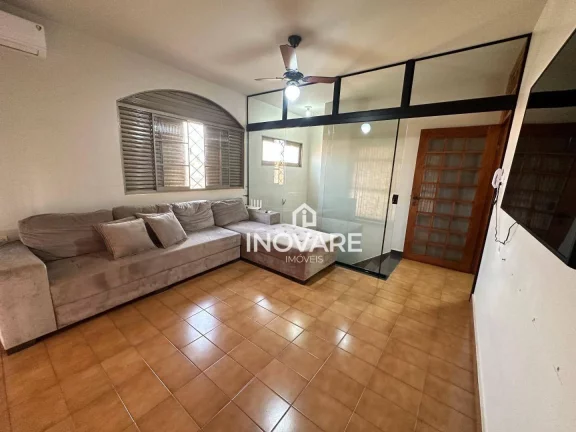 Imagem Casa com 3 dormitórios à venda, 303 m² por R$ 900.000,00 - Setor Central - Itumbiara/GO