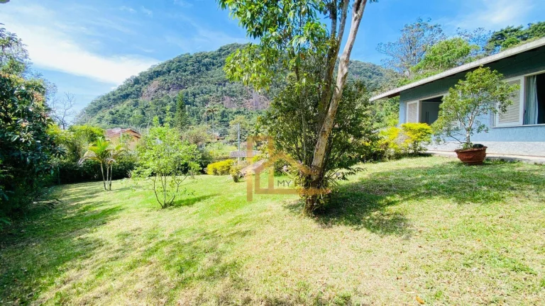 Imagem Casa linear com 4 dormitórios à venda, 156 m² - Granja Guarani - Teresópolis/RJ