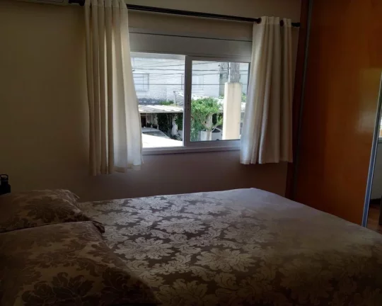 Imagem Vendo Sobrado 280 m² 04 dormitórios. uma suíte, 04 banhos e duas vagas FL38