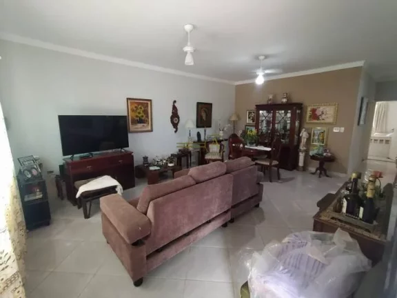 Imagem Casa térrea à venda em Peruíbe/SP Localizado à 880m da praia 3 dormitórios