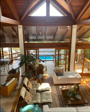 Imagem Essa casa incrível, tem uma identidade única, extremamente elegante, com muita luz e ventilação ...