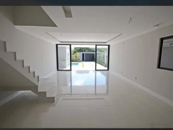 Imagem Casa Triplex Condomínio Interlagos de Itaúna