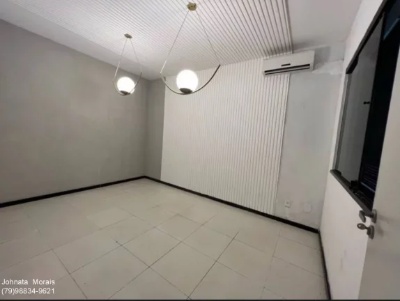 Imagem Casa à venda no Bairro Coroa do Meio com 6 quartos, área gourmet e jardim.