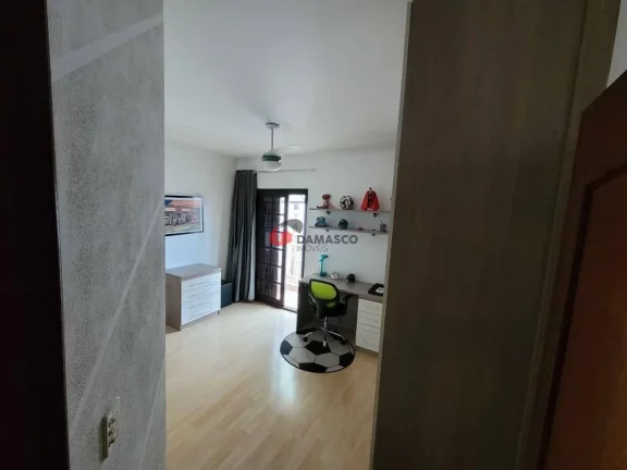 Imagem Sobrado à venda 3 Quartos, 1 Suite, 5 Vagas, 297M², Sítio da Figueira, São Paulo - SP