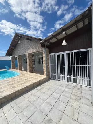Imagem Casa com 3 dormitórios e 3 vagas de garagem - Ubatuba | São Francisco do Sul/SC