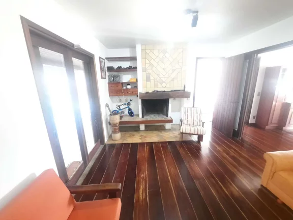 Imagem Casa à Venda, 327 m², 6 Dormitórios, (1 Suíte), Trindade, Florianópolis/SC