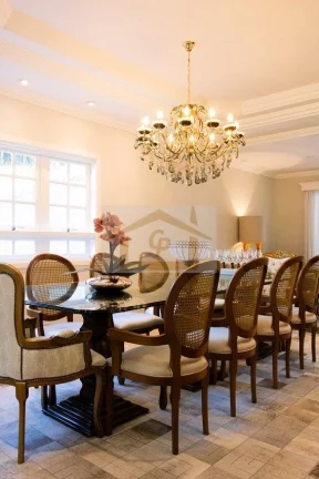 Imagem Casa de estilo Neo-Clássico recém-reformada e ampliada, 4 quartos sendo 2 suítes, 4 vagas