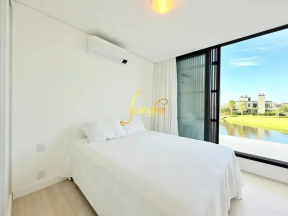 Imagem Casa contemporânea no condomínio Sense beira lago
