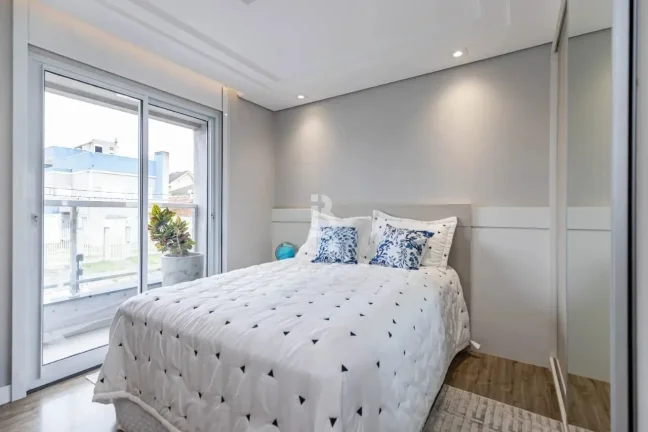 Imagem Sobrado Triplex à Venda – Alto Padrão e Sustentabilidade a Uma Quadra do Parque Atuba