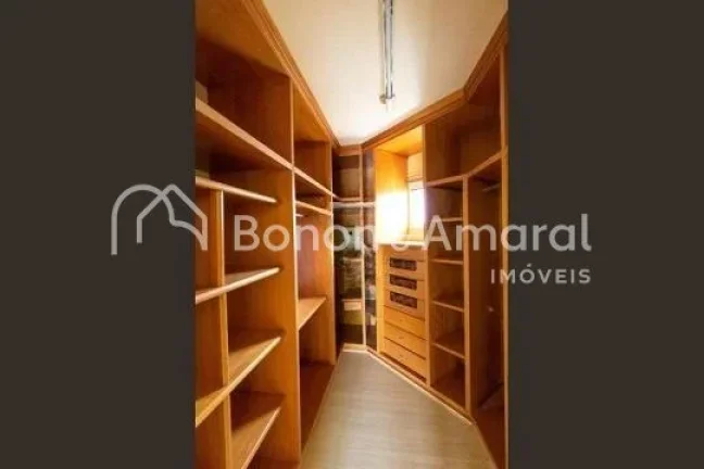 Imagem Ãtimo sobrado com 4 quartos sendo 2 suÃ­tes, suÃ­te master com hidromassagem, sala com lareira e pÃ...