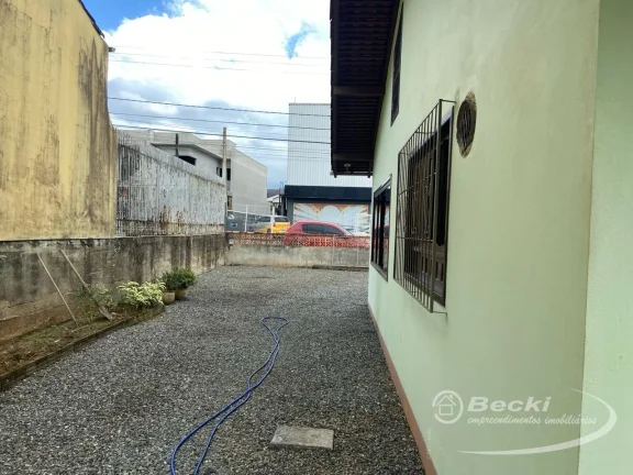 Imagem Casa com amplo terreno Bom Retiro - Joinville