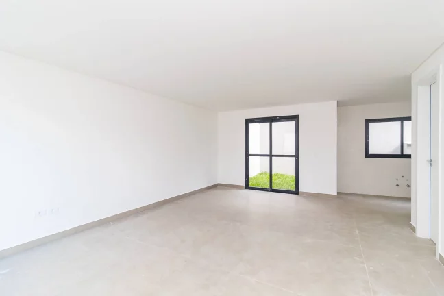 Imagem Sobrado 01 Novo no Xaxim de frente para Rua - R$634 MIL