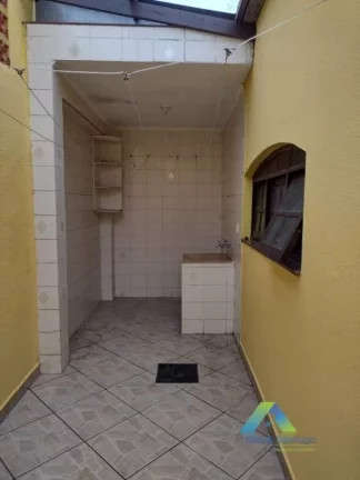 Imagem SANTO ANDRÉ Sobrado 198 metros, 3 dormitórios, 2 vagas com ótima localização e valor !!!