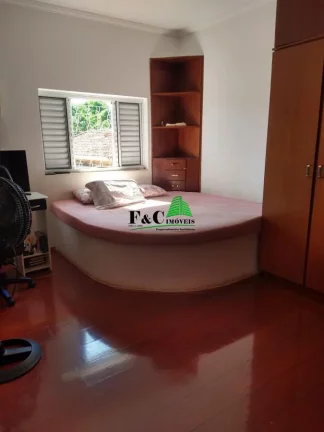 Imagem Sobrado para Venda em Limeira, Vila Queiroz, 3 dormitórios, 1 suíte, 1 banheiro, 1 vaga