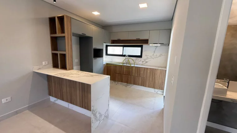 Imagem Lindo sobrado à venda novíssima e com planejado, apenas 600 metros da praia