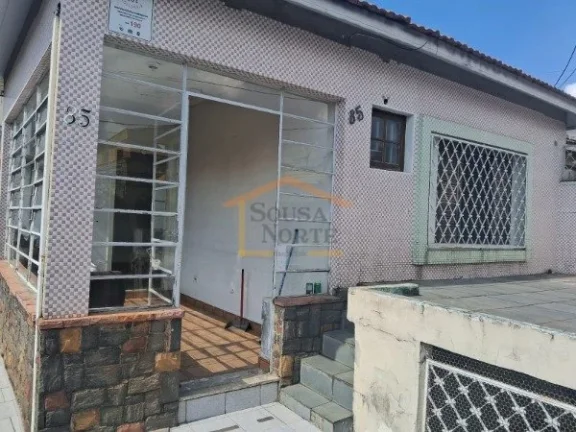 Imagem Casa Assobradada de Esquina, oferece excelente potencial de valorização, sendo uma ótima opção ...