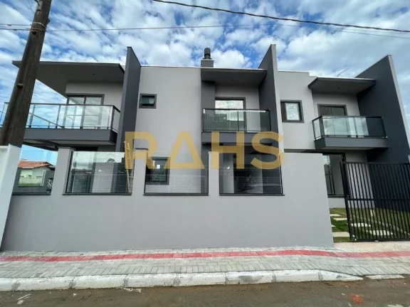 Imagem Geminado de alto padão. ? 1 suíte. ? 2 quartos com banheiro no piso superior. ? Banheiro social co...