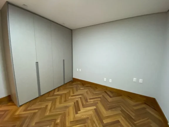 Imagem Belíssimo e requintado apartamento, em localização nobre da cidade!
 Contendo 365m², é distribu...