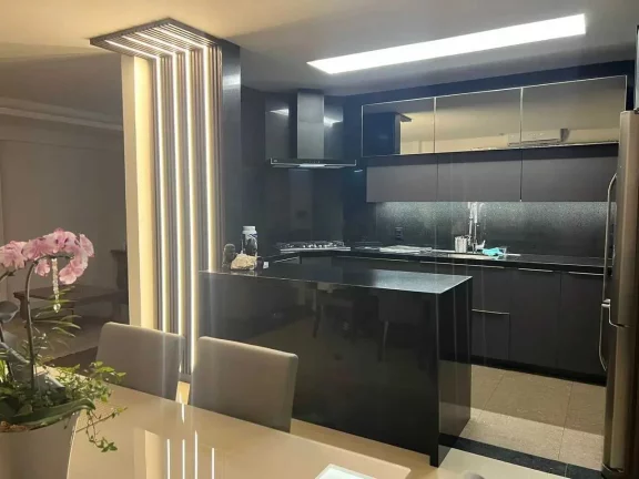 Imagem Casa mobiliada com 2 suítes e 2 vagas de garagem na Barra em Balneário Camboriú