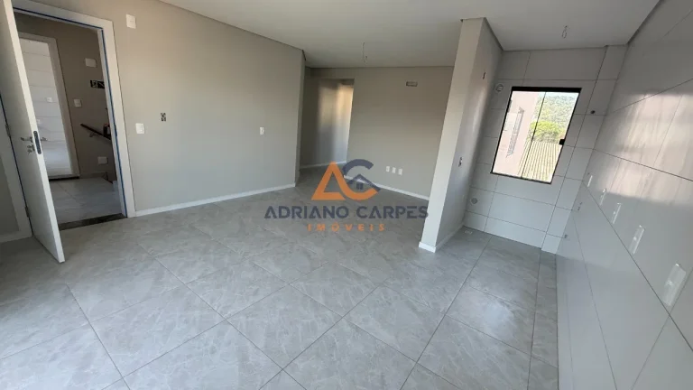 Imagem Apartamento NOVO de dois dormitórios, sendo uma suíte, sacada com churrasqueira e uma vaga de garagem no bairro de Gravatá, em Navegantes -