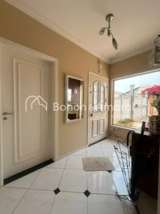 Imagem Casa com 3 dormitórios sendo 1 suíte, closet e varanda com linda vista, sala de jantar, estar e TV...
