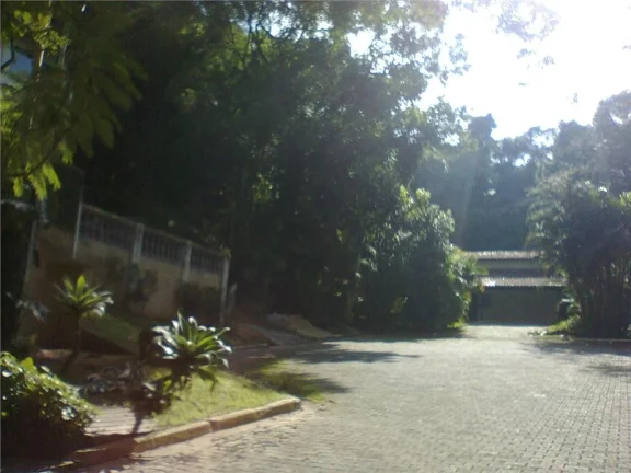 Imagem Cond. Forest Hills - Lote em final de rua, aclive, com vegetação