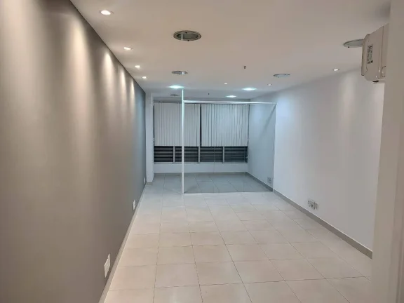 Imagem Sala Comercial na torre do Norte Shopping 45m2 toda reformada