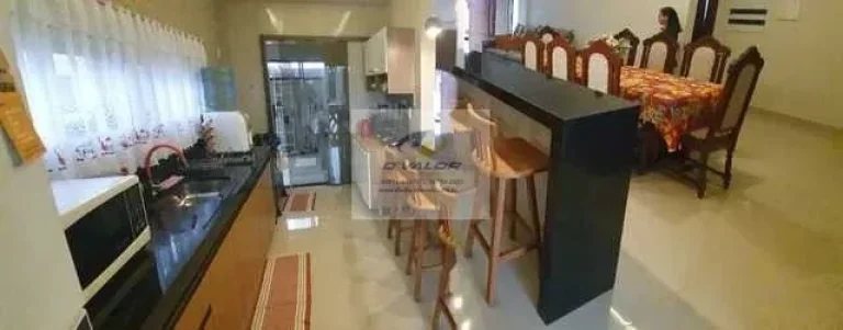 Imagem Vendo Casa Mobiliada, em Condomínio Fechado, com 160 m², 3 suítes, área gourmet e 2 vagas