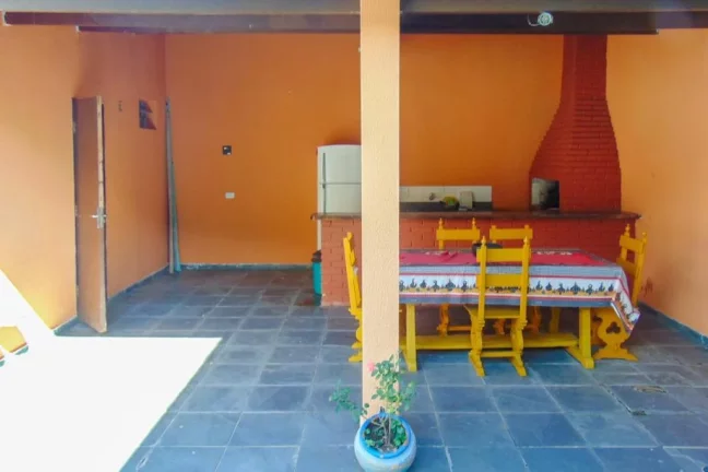 Imagem Praia do Guaiúba - Excelente casa há uma quadra da praia - OPORTUNIDADE !!!