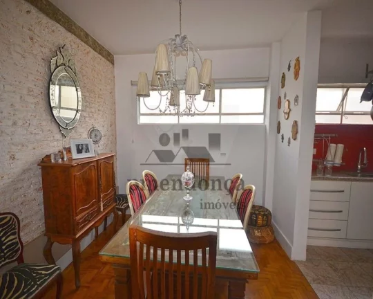 Imagem Lindo apartamento amplo arejado, decorado com muito bom gosto, todo reformado, com living para 02 am...
