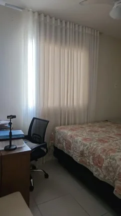 Imagem Apartamento 2 quartos sendo 1 suíte recém reformado, andar alto, planta lateral virada ao shopping Boulevard, vista lateral p mar.
