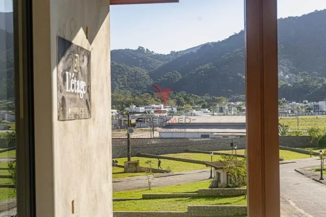 Imagem Linda casa em condomínio fechado , no Bairro Casa Branca em Itapema, SC