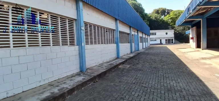 Imagem TERRENO COM GALPÕES Á VENDA - A.T. 7.430m² . AC. 2.816m² (5 galpões+adm)