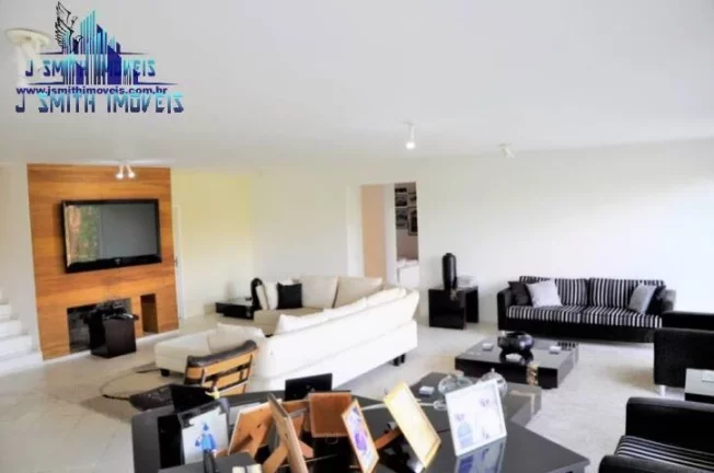 Imagem CASA DE ALTO PADRÃO NUM DOS MELHORES CONDOMÍNIOS DA REGIÃO DA GRANJA VIANA, COM CAMPO DE GOLF.

A...