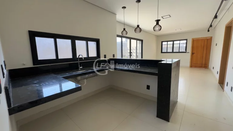 Imagem Casa à venda em Campo Grande-MS, bairro São Francisco: 3 quartos, 1 suíte, 1 sala, 2 banheiros, 2 vagas de garagem, 131,00 m² de área. Venha conferir!