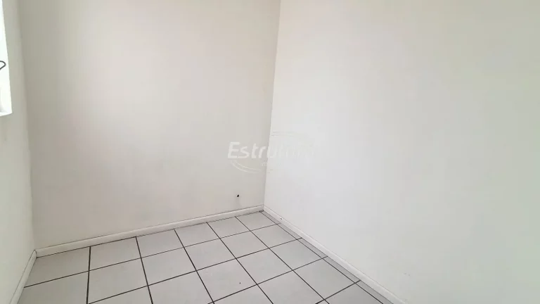 Excelente Apartamento 2 Dormitórios, 2 Banheiros, Dependências e Garagem - Ótima