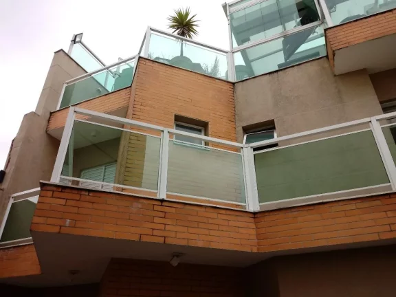 Imagem Sobrado em condomínio com 2 suites