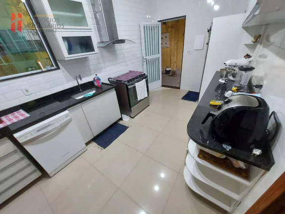 Imagem Excelente CASA TRIPLEX com 250m²