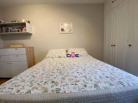 Imagem Amplo apartamento no Embaré com 2 dormitórios, suíte, dependência completa e 1 vaga demarcada