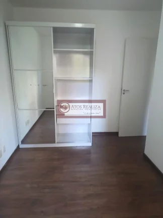 Imagem Alugo oportunidade, condomínio clube na região do Morumbi. Apartamento de 70m², com 3 dormitórios com Armários, sendo 1 Suíte, 2 banheiros, Cozinha americana com armários, 2 Vargas de garagem cobertas, mercadinho no condomínio, lazer completo por um valor