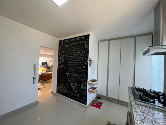 Imagem Casa com 5 quartos à venda, 180 m²