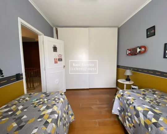 Imagem Casa perto do metrô com piscina em São Paulo