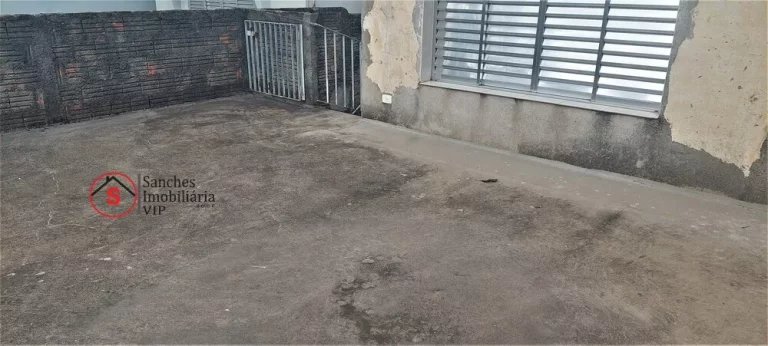 Imagem À venda, casa bem localizada com 1 dormitório, 2 vagas, ampla cozinha, sala e lavanderia, próximo a com?(C)rcios e transportes público