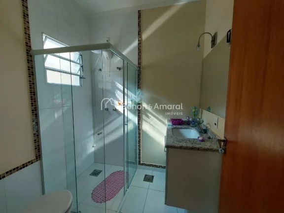 Imagem Casa térrea, com pintura nova, 163m² de área privativa em um terreno de 339m², no Condomínio Fl...