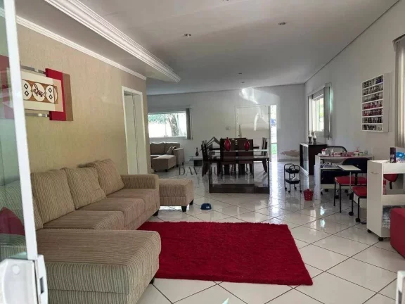 Casa com 3 dormitórios sendo 1 suite à venda, 553 m² por R$ 1.600.000 - Condomínio Vale do Lago - Sorocaba/SP
